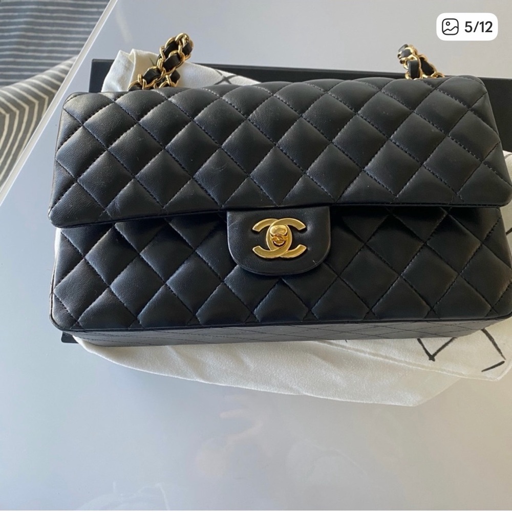 Chanel Black Medium classic flap bag - Picture 5 of 12
